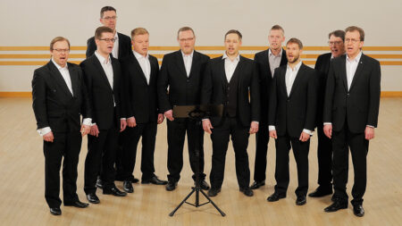Filmstill from the Finnish choir Välimiehet by Nils Agdler and Timo Menke.